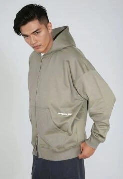 RELIGION UK ZIP UP HOODIE KHAKI -Religion Clothing 0 0016 60A7254 Noah Studio d06b5a24 c135 4078 8783 80fd9c2c8a3d