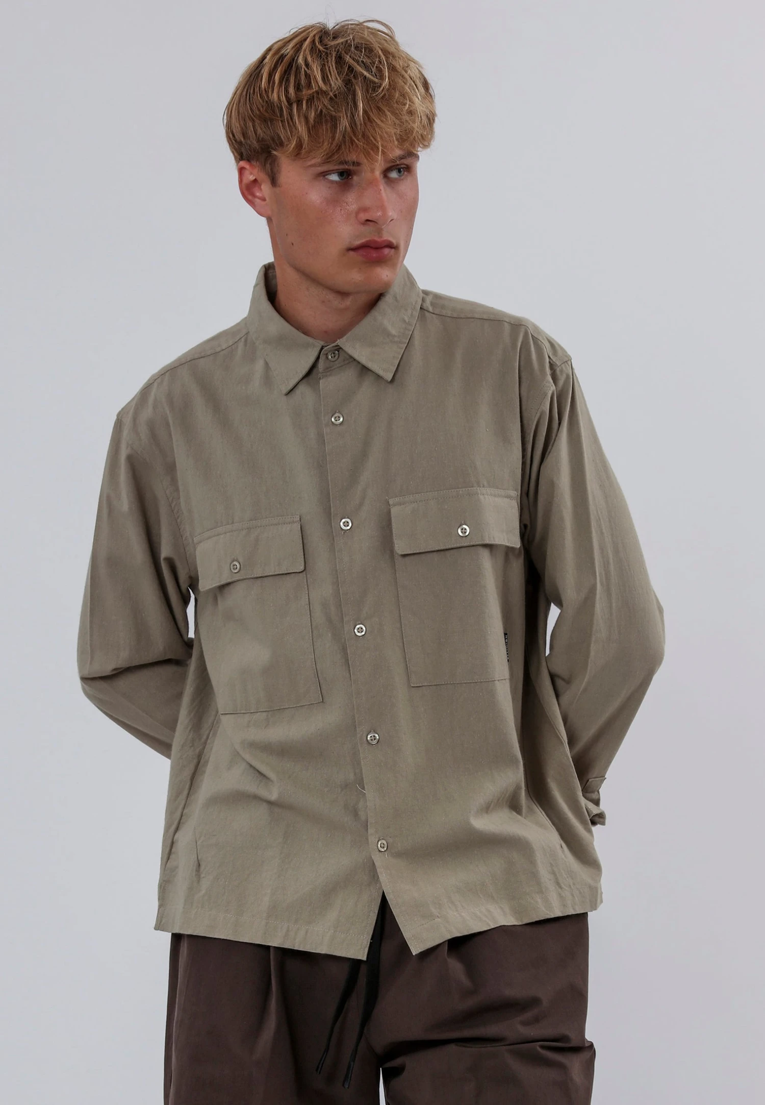 TWO POCKET RELAXED LINEN BLEND SHIRT LIGHT KHAKI 3 TWO POCKET RELAXED LINEN BLEND SHIRT LIGHT KHAKI