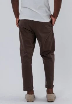 SAINT-TROPEZ LIGHTWEIGHT HOLIDAY CHINOS CHOCOLATE -Religion Clothing 15HLWP56 LIGHTWEIGHT BASIC CHINO CHOCOLATE 18