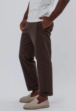 SAINT-TROPEZ LIGHTWEIGHT HOLIDAY CHINOS CHOCOLATE -Religion Clothing 15HLWP56 LIGHTWEIGHT BASIC CHINO CHOCOLATE 22