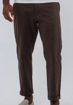 SAINT-TROPEZ LIGHTWEIGHT HOLIDAY CHINOS CHOCOLATE -Religion Clothing 15HLWP56 LIGHTWEIGHT BASIC CHINO CHOCOLATE 8