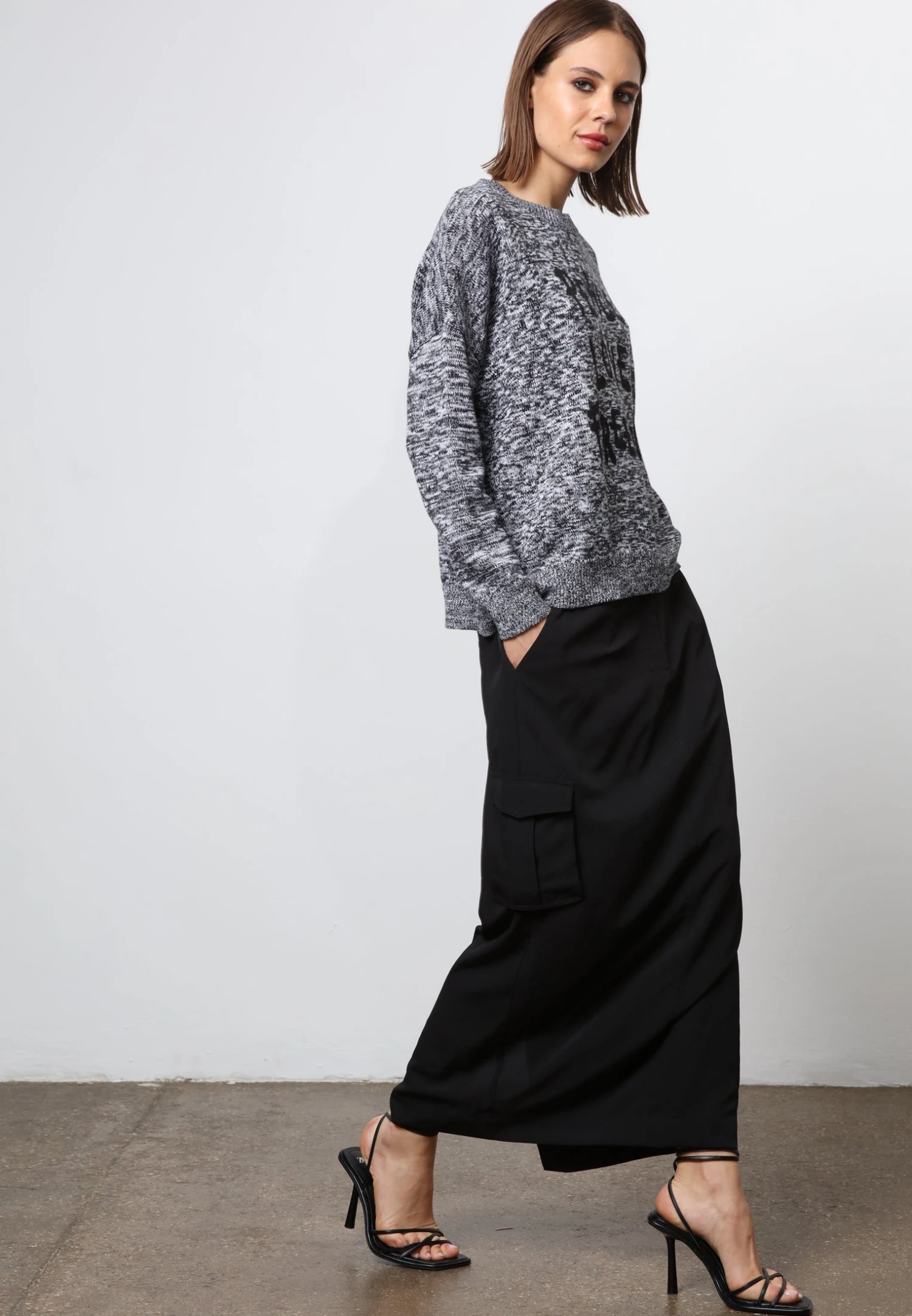 PEACE JUMPER BLACK & WHITE 6 PEACE JUMPER BLACK & WHITE - Image 4