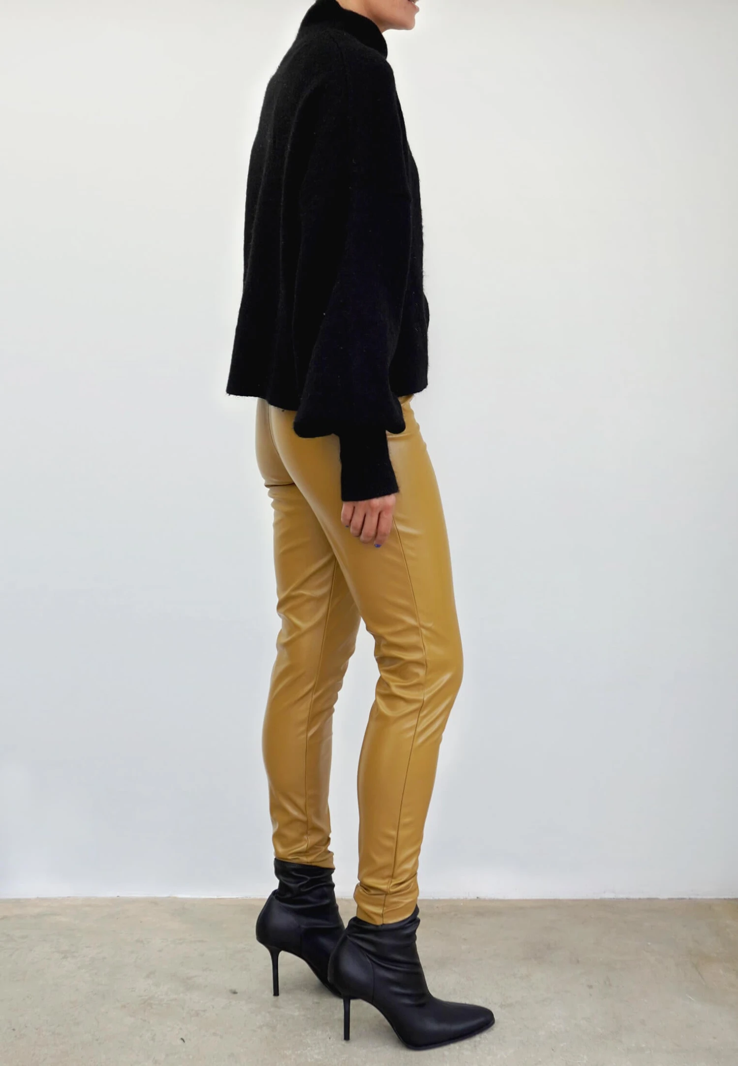 DESTINATION CAMEL FAUX LEATHER LEGGINGS 5 DESTINATION CAMEL FAUX LEATHER LEGGINGS - Image 3