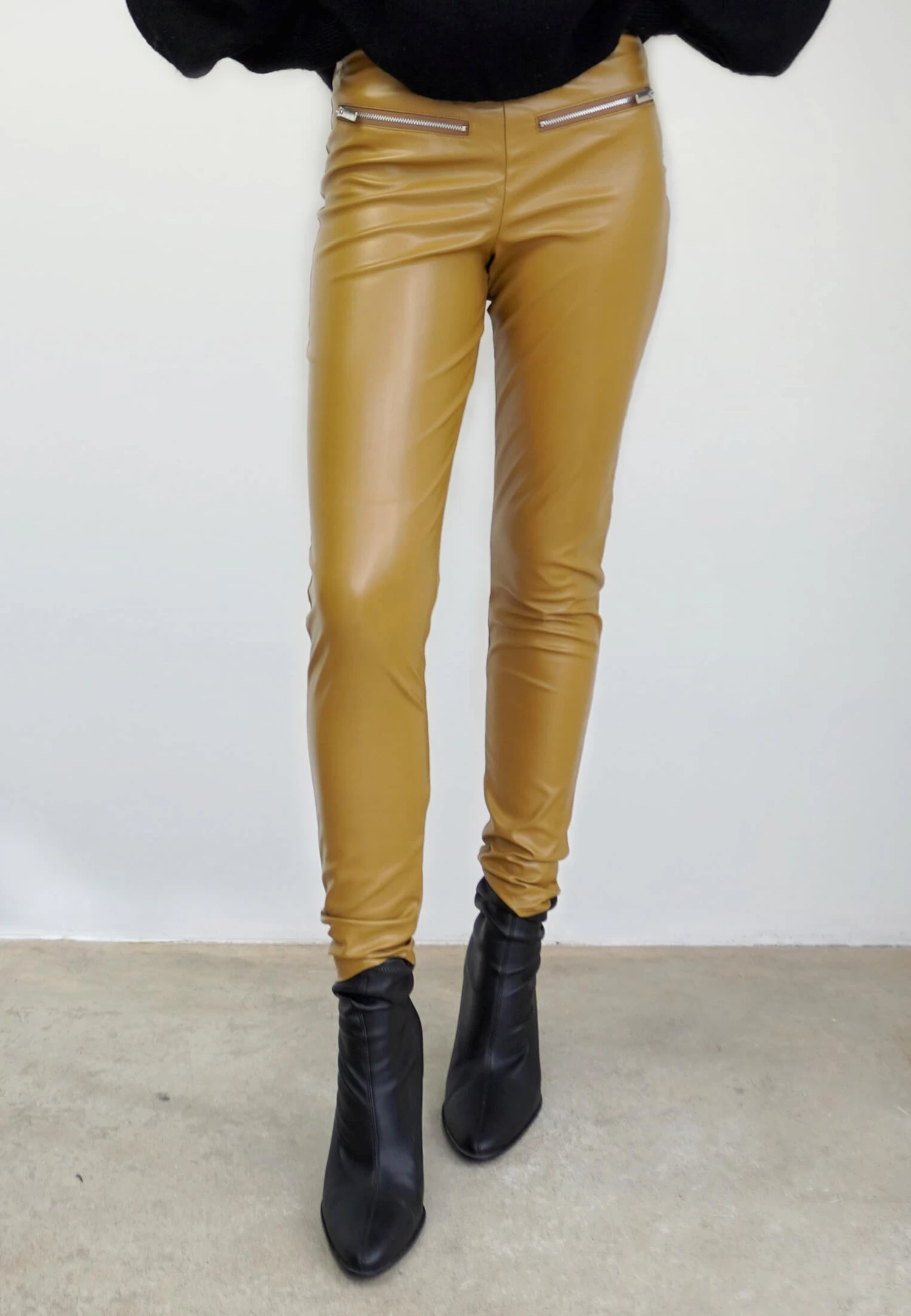DESTINATION CAMEL FAUX LEATHER LEGGINGS 6 DESTINATION CAMEL FAUX LEATHER LEGGINGS - Image 4