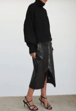 DESTINATION SKIRT BLACK -Religion Clothing DSC04559