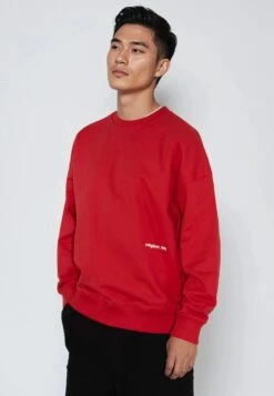 RELIGION UK SWEAT BRIGHT RED 11 RELIGION UK SWEAT BRIGHT RED -Religion Clothing Untitled 1 0024 60A7280 Noah Studio