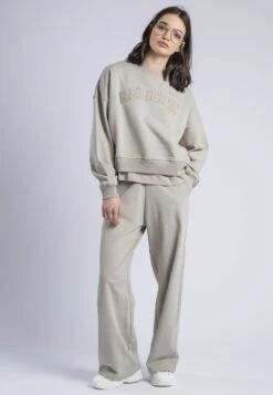 APPLIQUE RELAXED SWEATPANTS STONE -Religion Clothing WCTAQP99PURECASHMERE2 4e8e3481 70e9 495c b4b7 fcd83f739704