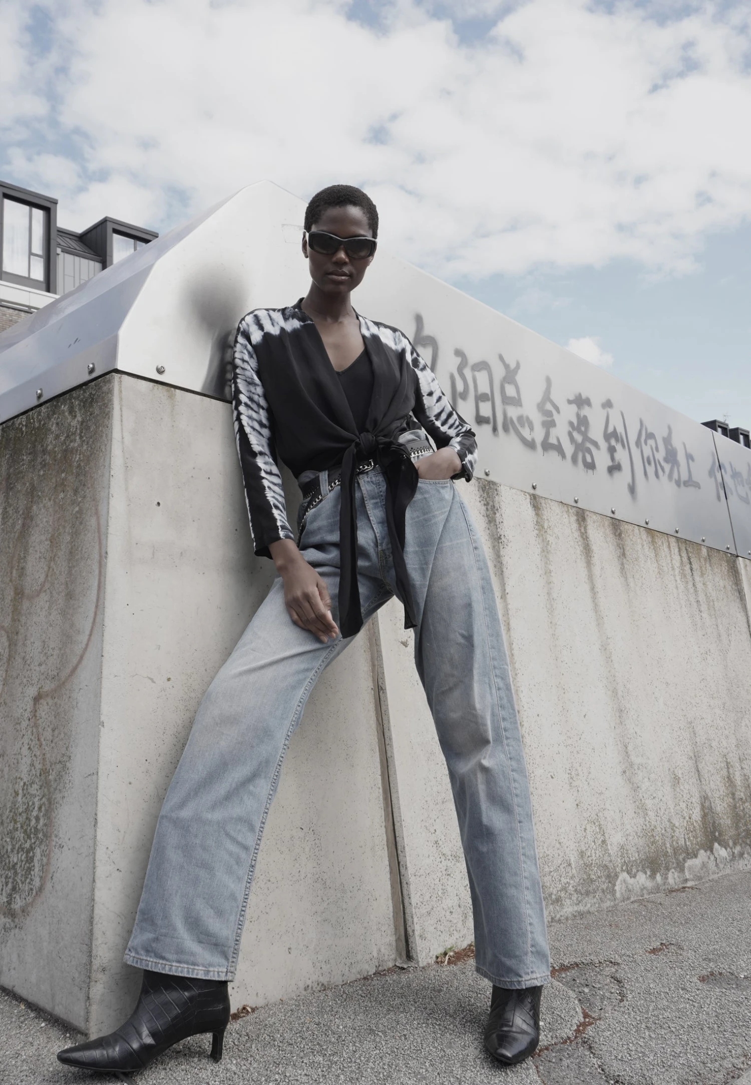 HIDDEN TOP BLACK & WHITE 4 HIDDEN TOP BLACK & WHITE - Image 2