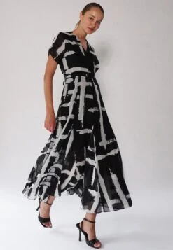 SOLSTICE MAXI DRESS SELVAGE BLACK -Religion Clothing solsticeselvage5 9f70b1d4 37aa 4ebe b6d0 644229eab985